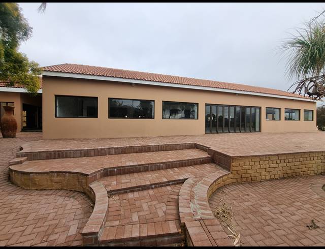7,522M² BUSINESS FOR SALE IN OLIFANTSNEK
